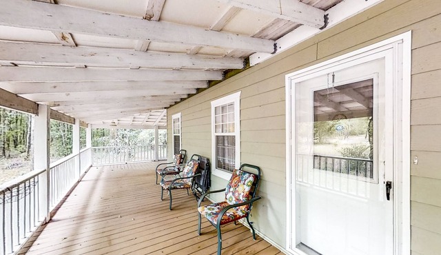 Close to Water w/ Firepit - Grill - Dog-Friendly