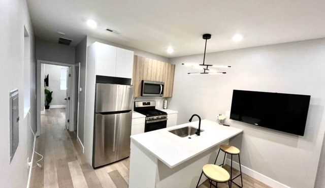 Close to Wells Fargo on Broad St #2