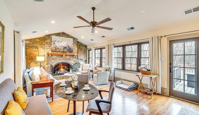 Close to Wineries & River, Secluded Aldie Escape