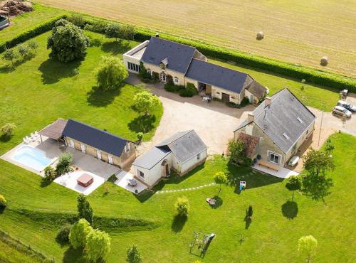 Closerie 3 étoiles La Poire à Loup, Domaine avec Piscine