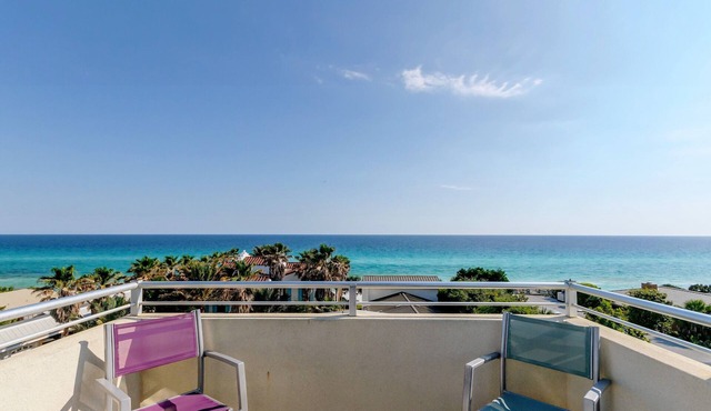 Closest Lux Home to Beach & Seaside. See Map &Reviews! Pool, Bikes, Beach Chairs