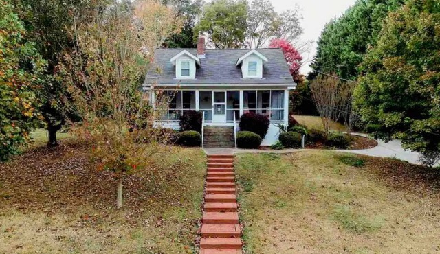 Closest to DOWNTOWN! Pet Friendly