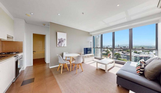 Cloud 17 Retreat - Meriton Soleil Private Apt 1B