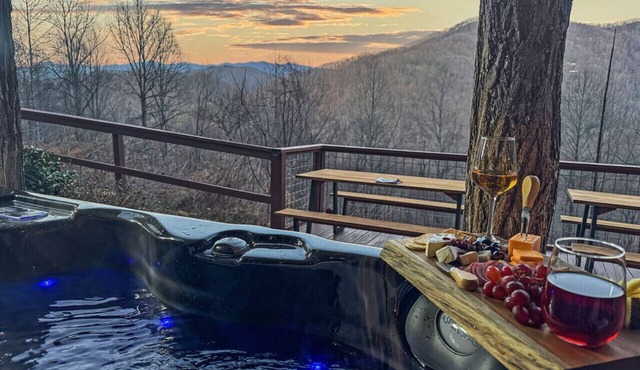 Cloud Nine Retreat; sleeps 22|barrel sauna|hot tub