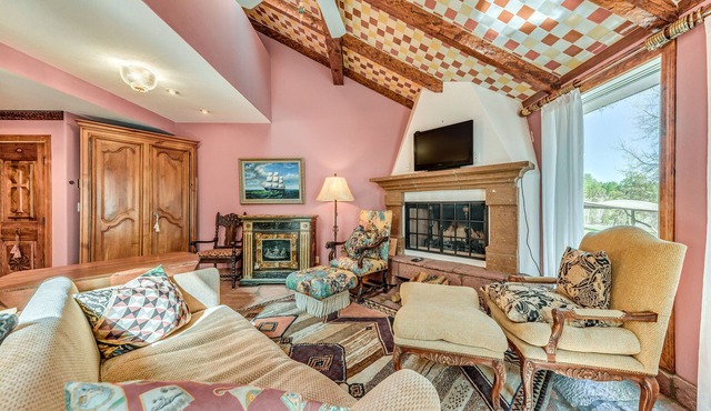 Cloudcroft Home w/Fireplace Near Downtown!