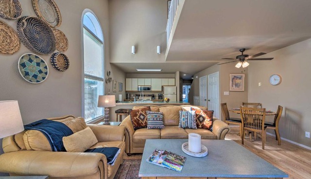 Cloudcroft Townhome with Deck - 1 Mi to Burro Ave!