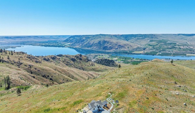 CloudDrift Villa - Romantic MountainTop Getaway with Spa, Sauna and Amazing View