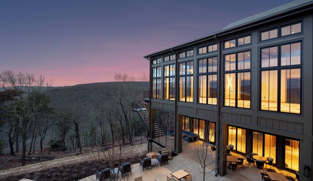 Cloudland at McLemore Resort Lookout Mountain, Curio by Hilton