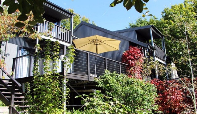 Cloudsong Chalet 3 - Close to the village centre!