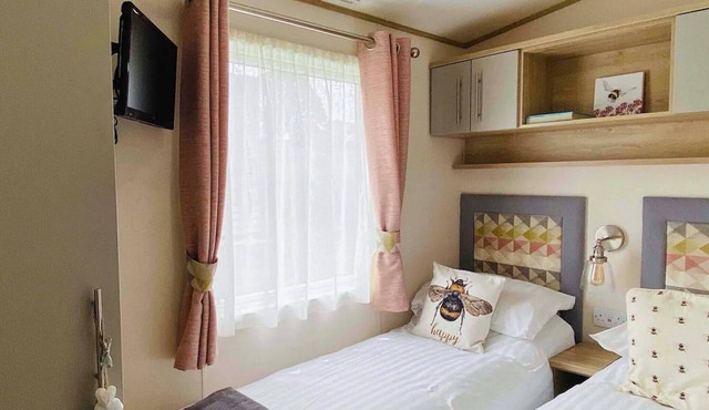 Clover Bank is a beautiful holiday home set one row back from Docker’s fishing lake.