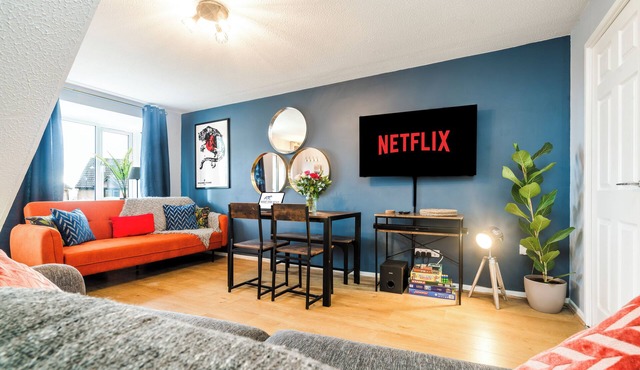 Clover Court Lovely 2 bed house with garden and free off-street parking