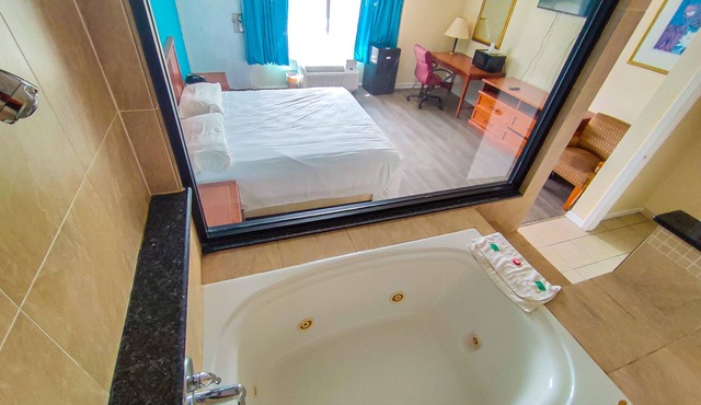 Clover Inn & Suites