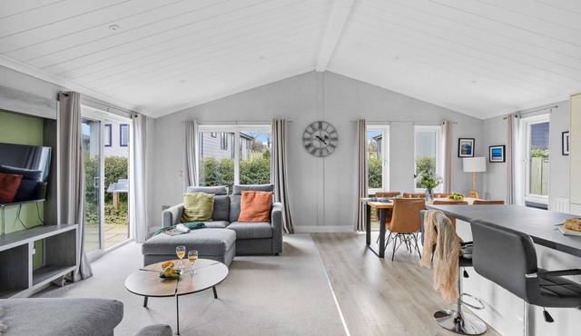 Clover Lodge, 32 Roadford Lake Lodges