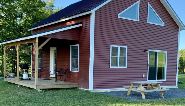 Clover Meadow "Barn" Modern, spectacular views close to skiing & wedding venues