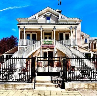 Cloverdale House Inn