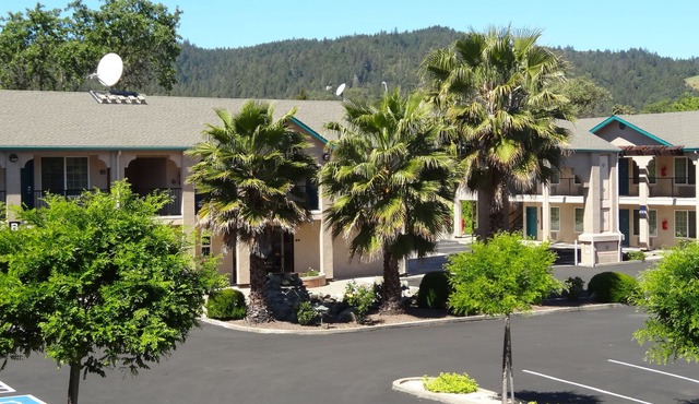 Cloverdale Wine Country Inn & Suites