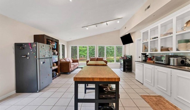 Cloverfield Ranch House! Ask about discounts before you book!