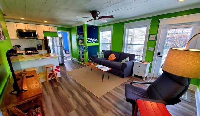 Clown Fish Cottage - Pet Friendly with King Bed