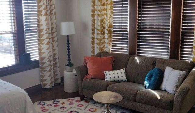 [CLR 02] Charming Studio in OKC Midtown, With Retro-contemporary theme