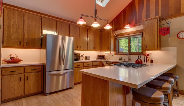 Club 151 By Tahoe Getaways - Dollar Point 4BR w Yard, Hot Tub & Dog Ok!
