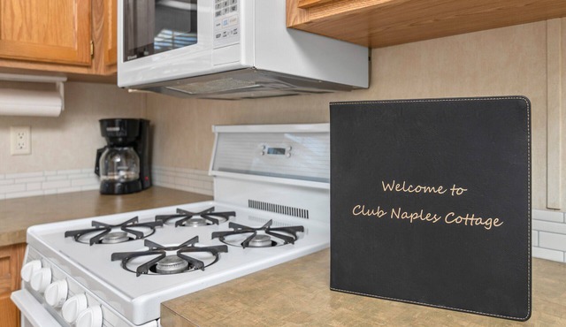 Club Naples Cottage - Cozy Private Home 10 Minutes from the Beach!