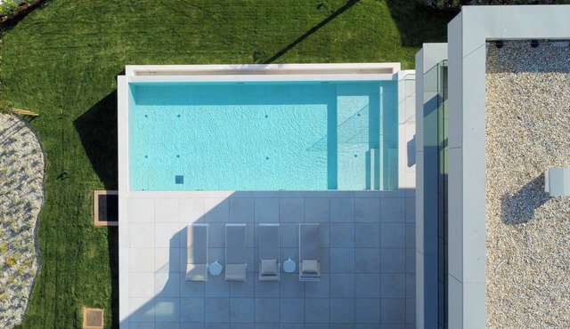 Club Villa - Modern and Serviced 4 bedroom Villa on the Croatian coast