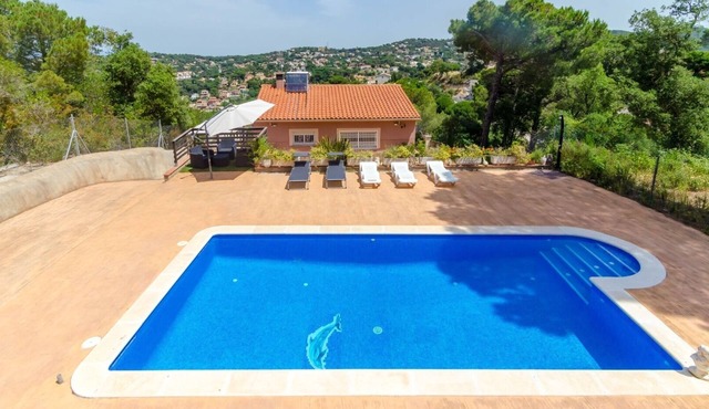 Club Villamar - A 6 person villa with a swimming pool and lots of privacy, a diversity of terrace.