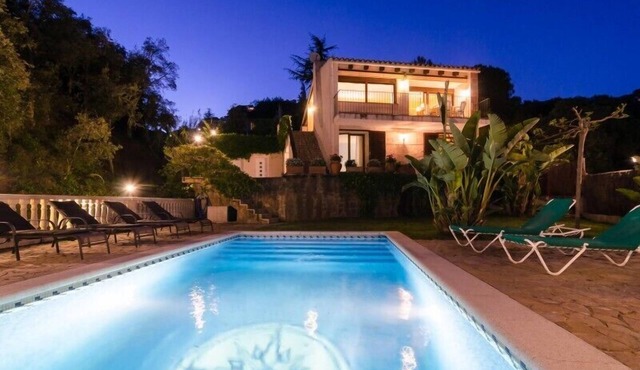 Club Villamar - A charismatic and well-maintained Spanish family villa near Tossa de Mar.