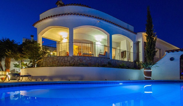 Club Villamar - Beautiful villa with a big swimming pool. Nice sea view from the villa and the ga.