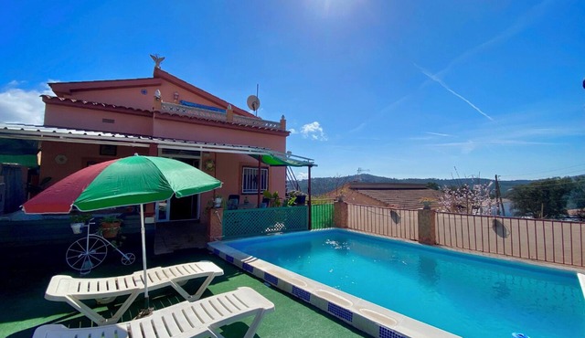 Club Villamar - Charming Spanish-style villa with a private pool, terraces, and functional interi.