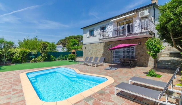 Club Villamar - Detached holiday villa Lloret de Mar – relax at the side of your wonderful swimmi.