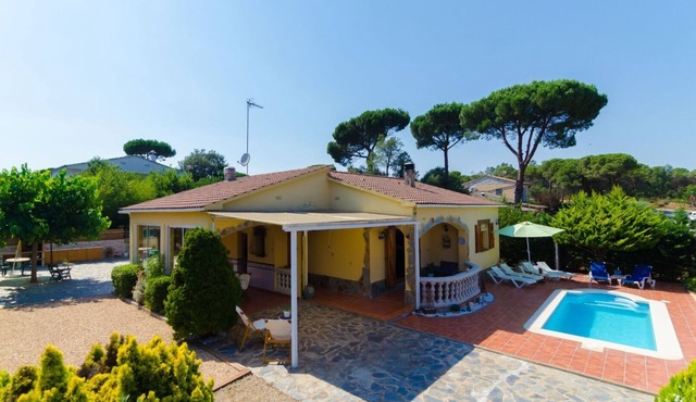 Club Villamar - Detached Holiday Villa Goliath in Lloret de Mar with Private Swimming Pool and a .