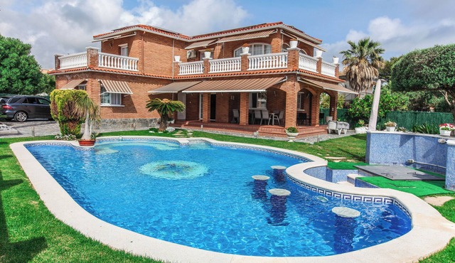 Club Villamar - Great villa with private pool situated in a quiet area, perfect for relaxing holi.