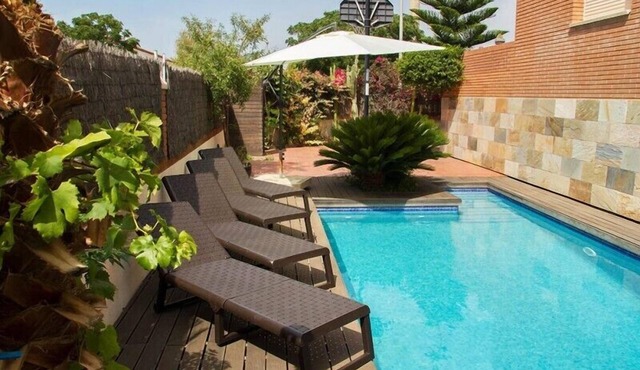 Club Villamar - Nice and cozy villa located at walking distance from the beach and all amenities,...