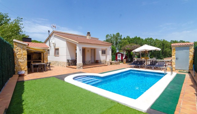 Club Villamar - Nice house, complete and very sunny, located in a quiet urbanization,with a priv.