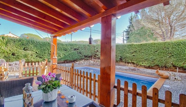 Club Villamar - Practical villa with a private pool, 16000 meters from the beach, located in a qu.