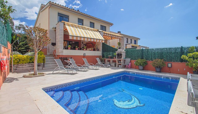 Club Villamar - Semi-detached villa for 8 persons with private pool, internet, parking place and .