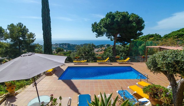 Club Villamar - Spacious, authentic Spanish villa for 8 persons with plenty of comfort and privac.