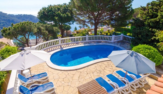 Club Villamar - Typical Spanish villa with private pool and precious sea views, located at only 5.