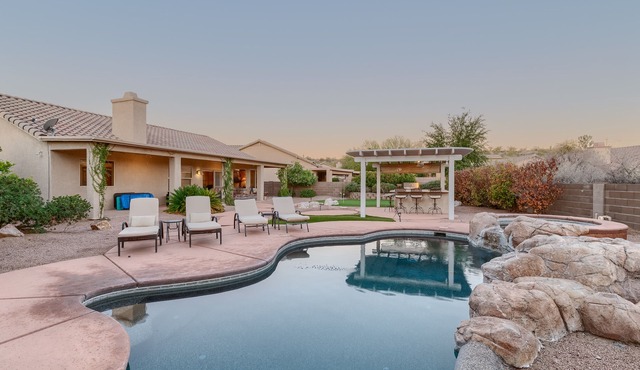 Club Wolff West - Enjoy Tucson in Style. Pool, hot tub, outdoor kitchen, view