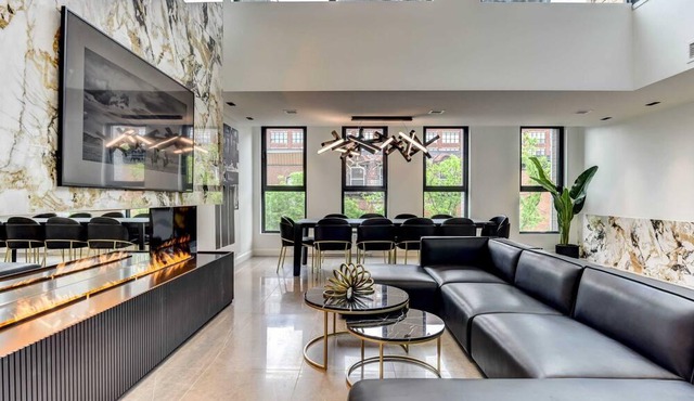 CLUBHAUS Premium Penthouse, Rooftop Hot Tub, Sleeps 14+