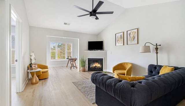 Clubhaven- Luxury 2 Bedroom w/office Near RDU & RTP
