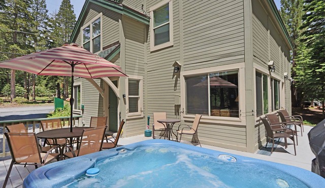 Clubhouse - 4 bedroom, 3 bath - hot tub, quiet location