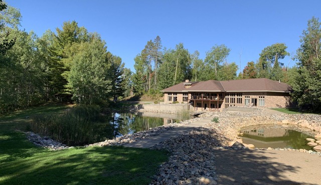 CLUBHOUSE LAKE HOME! GameRm-Sauna-Ping Pong-PoolTable-Foosball-Deck-Bar & More!