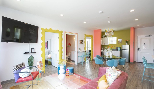 🎸🎇 CLUELESS HOME IN NASH-VEGAS! WALKABLE LOCATION!