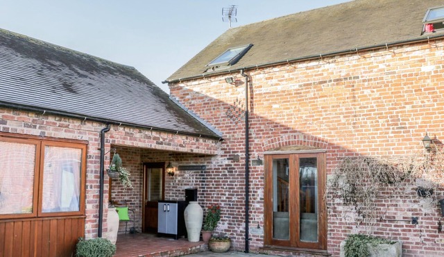 CLUN FOREST COTTAGE, pet friendly, with a garden in Much Wenlock