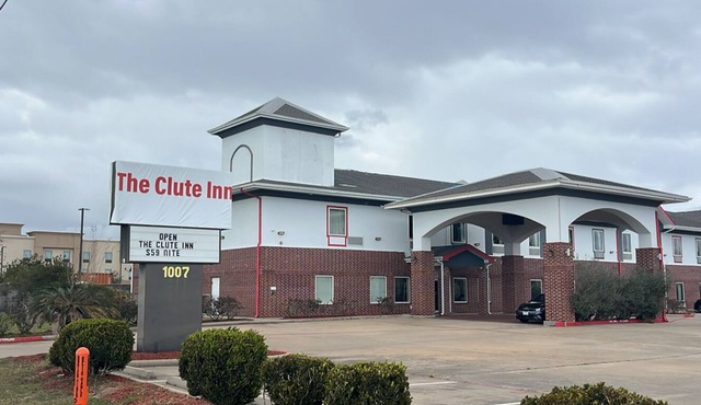 Clute Inn