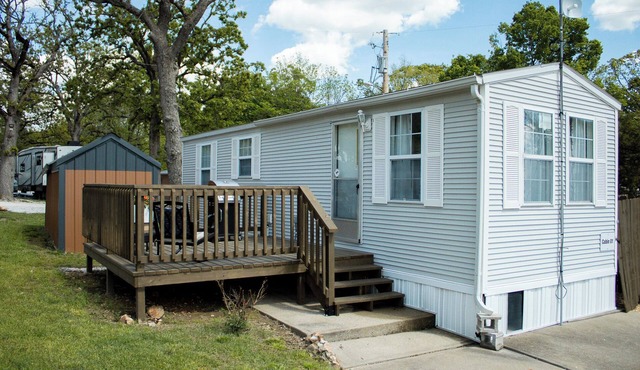 Clyde's Cabin + Hot Tub