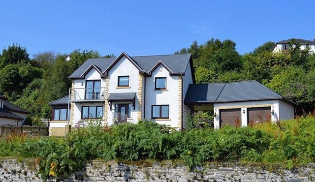Clydeside Villa -A stunning villa in Dunoon overlooking the Firth of Clyde sleeps 10-Pet Friendly