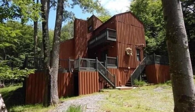 CM49-Rustic Cabin in the Woods! Hot tub, Fire Pit!